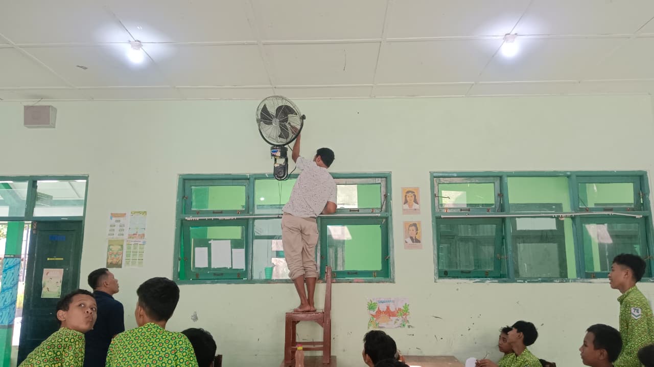 Respons Cepat, MTsN 9 Bantul Tindak Lanjuti Aduan Kipas Angin Kelas VII E